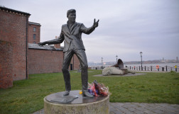 Памятник Билли Фьюри (Billy Fury Statue) в Ливерпуле
