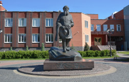 Памятник Льву Толстому в Подольске