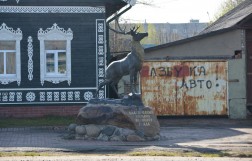 Скульптура оленя в Ростове Великом