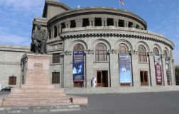 Площадь Свободы (Азатутян), Ереван