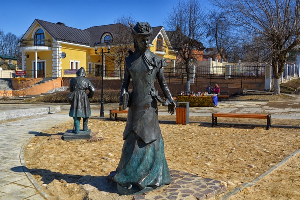 Скульптуры на Кропоткинской улице