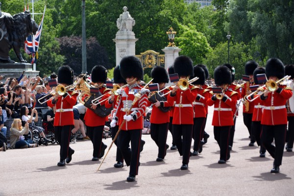 Смена караула у Букингемского дворца