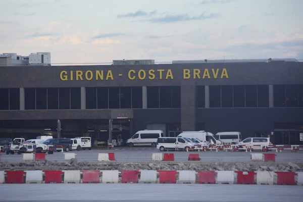 How to get to Girona Airport