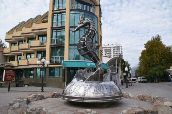 Скульптура «Морской конёк» в Алуште