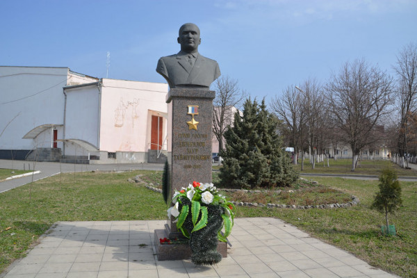 Памятник Зауру Джибилову в Беслане