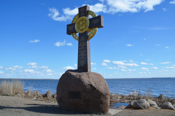 Поклонный крест в Ростове