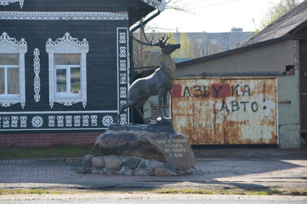 Скульптура оленя в Ростове Великом
