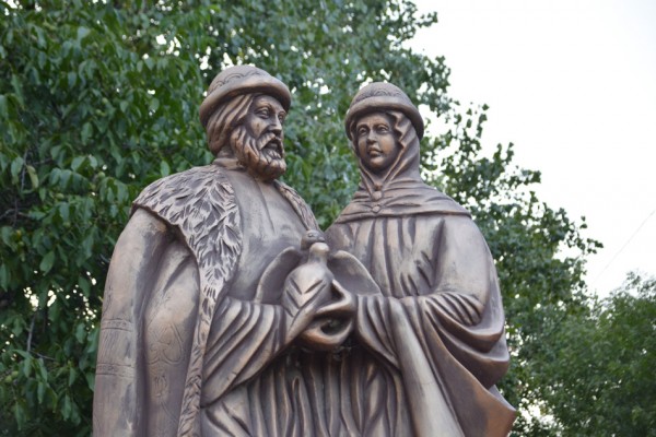 Памятник Петру и Февронии Муромским в Минеральных Водах