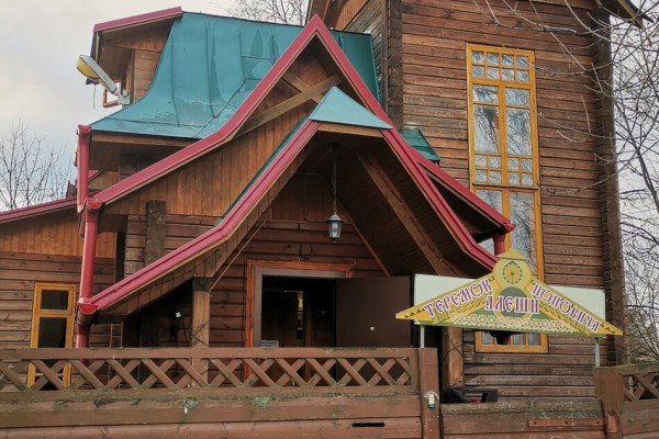 Богатырское подворье Алёши Поповича и мастерская Марьи Искусницы