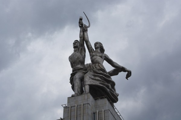 Памятник "Рабочий и колхозница" в Москве