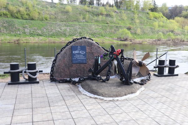 Памятник морякам-ржевитянам всех поколений