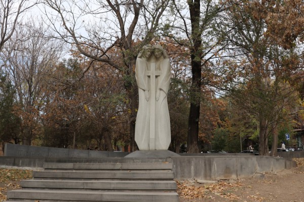 Скульптура Единый крест, Ереван