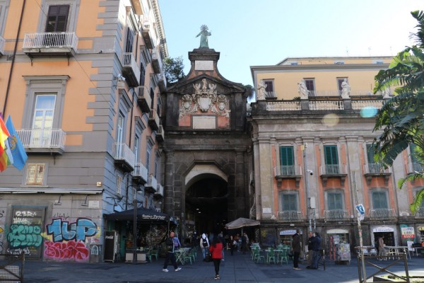 Порт' Альба (Port'Alba) в Неаполе